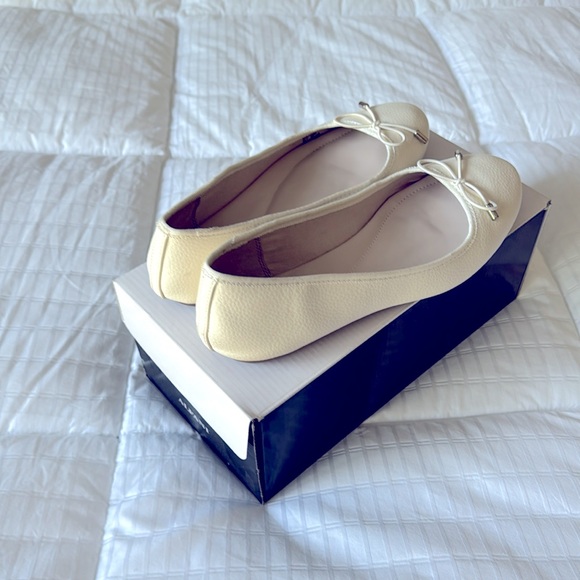 Ecru Shoes - Picture 4 of 6